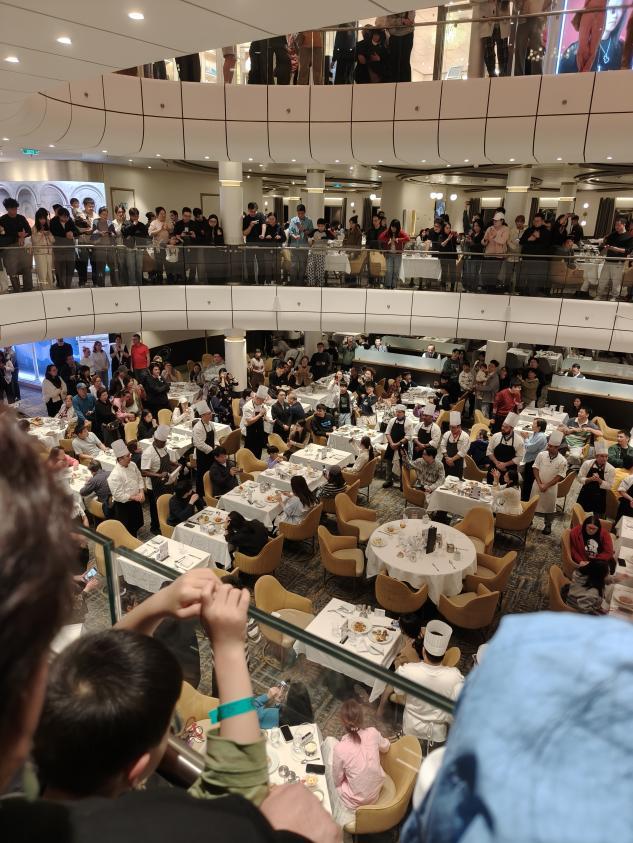 海洋光谱号欢送派对