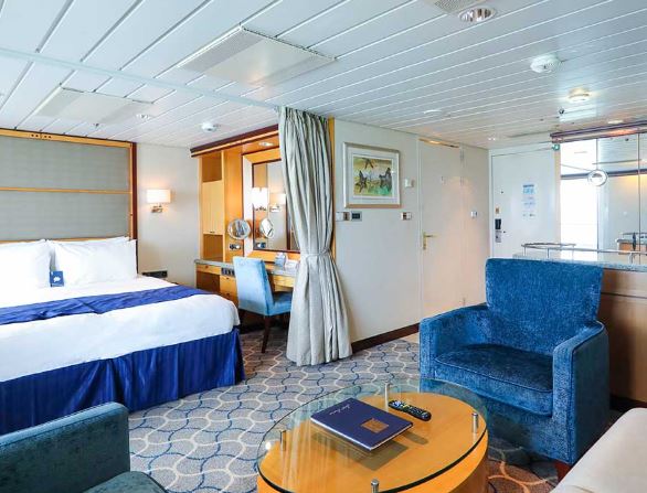 海洋航行者号邮轮豪华套房图片