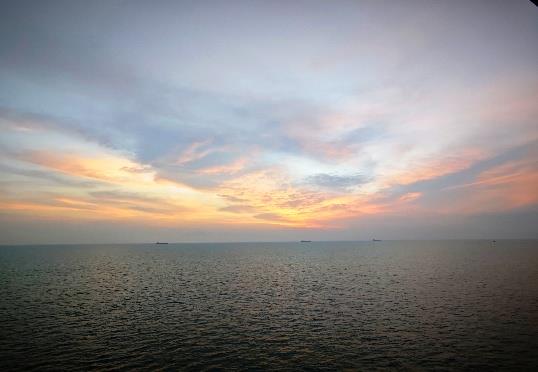 海洋赞礼号夕阳