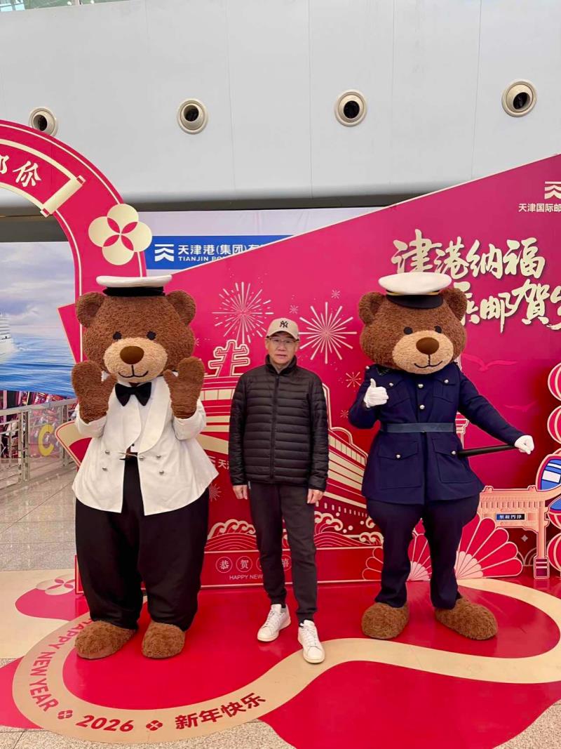 梦想号与吉祥物的合照