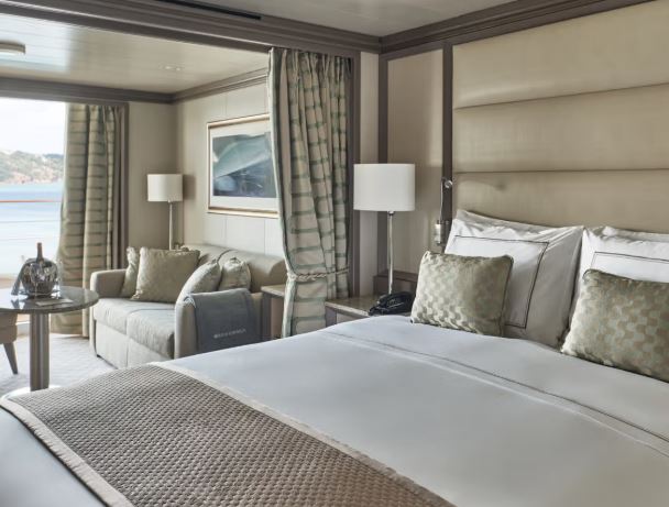 银海银月号邮轮豪华阳台套房图片