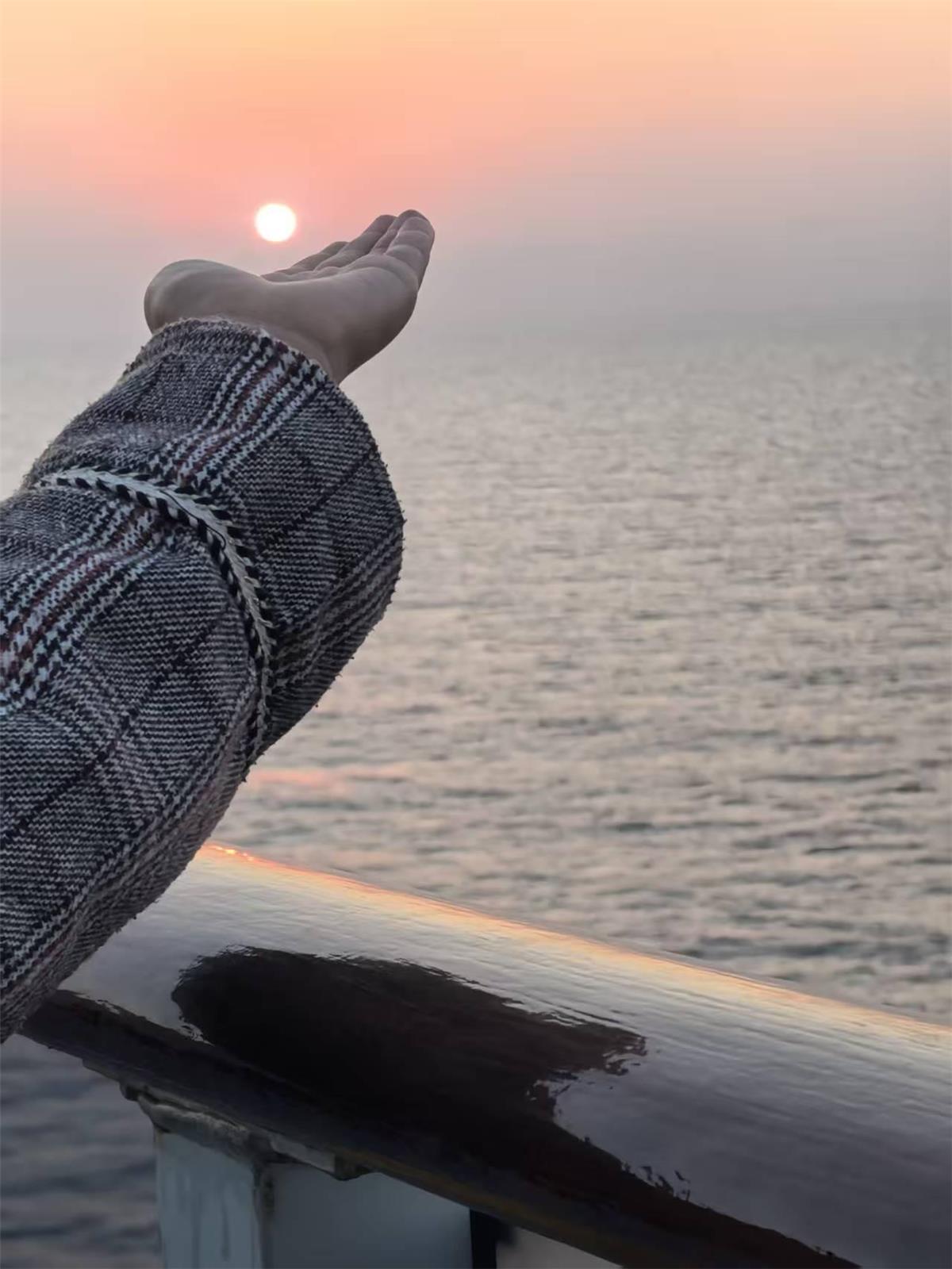 爱达地中海日出