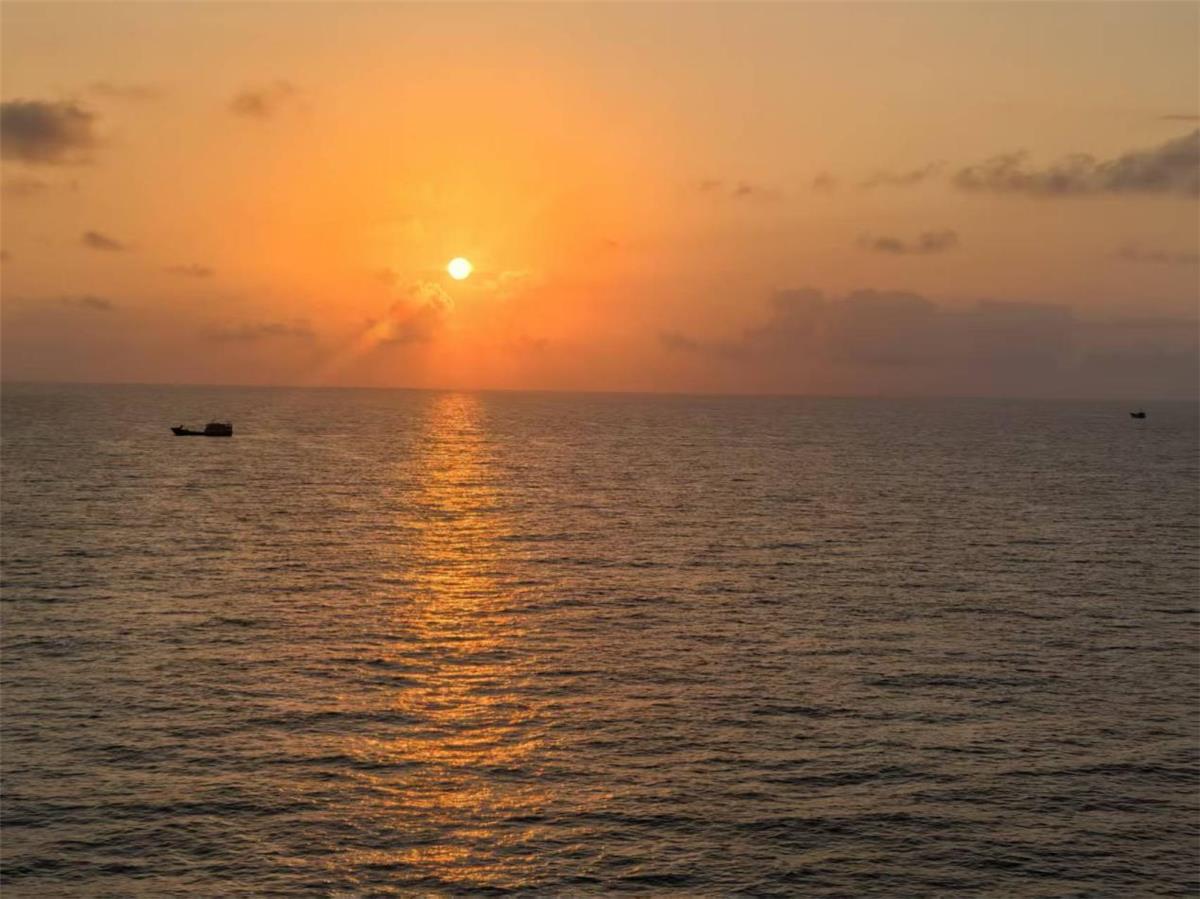 爱达地中海日落