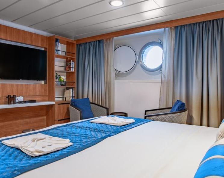 海洋胜利号邮轮双人舷窗房Albatros Stateroom图片