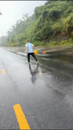 爱达地中海号下雨天