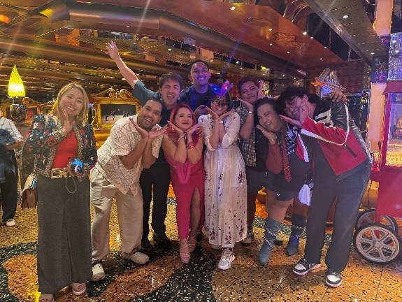 爱达地中海号大合照