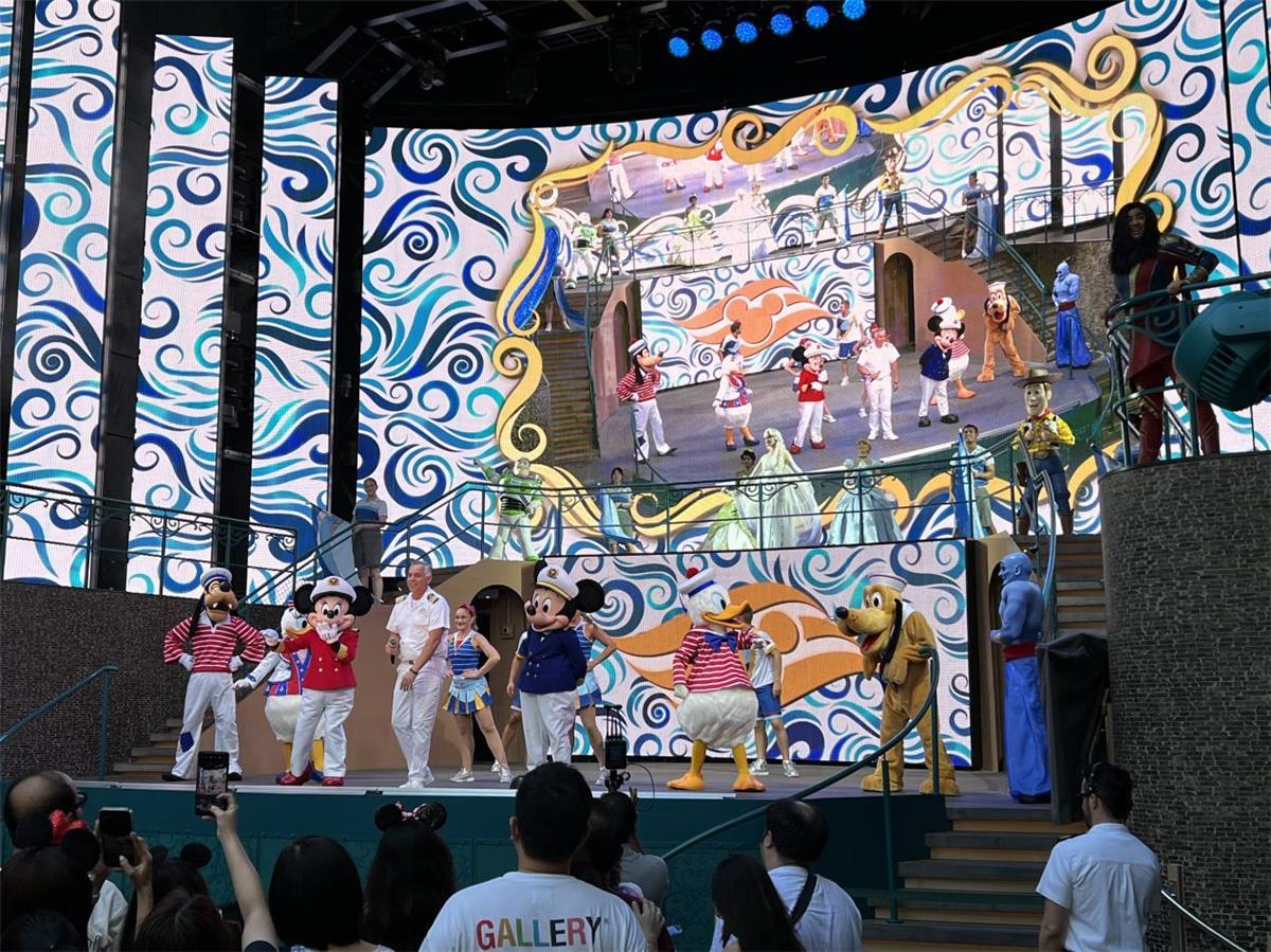 迪士尼探险号表演2