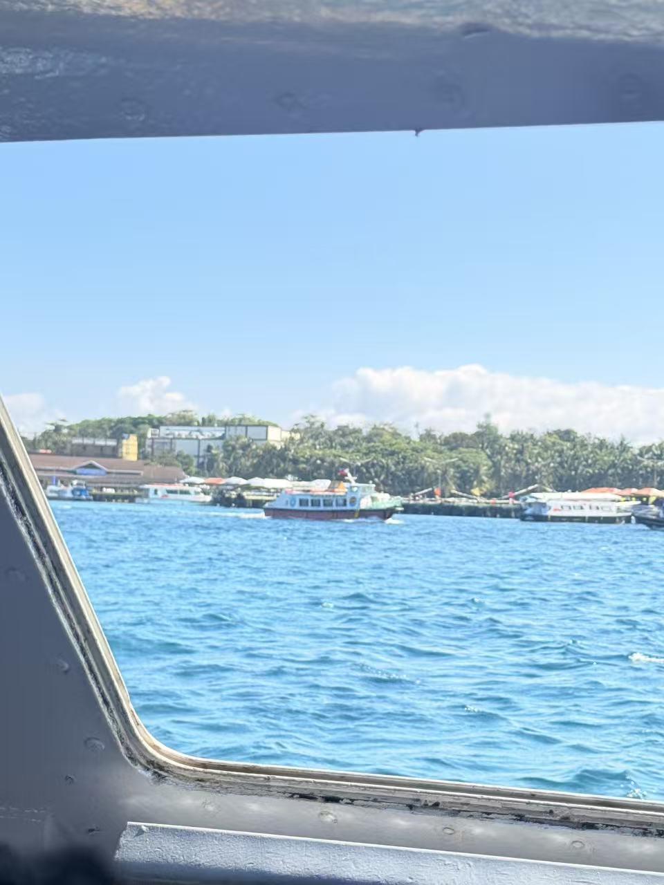 爱达地中海号岸边风景