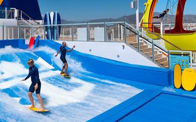 海洋光谱号邮轮甲板冲浪