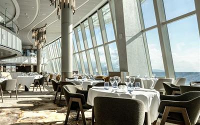 星辰公主号邮轮Aurora dining room